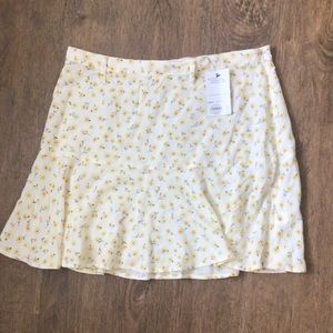 NWT Ditsy Floral Account
